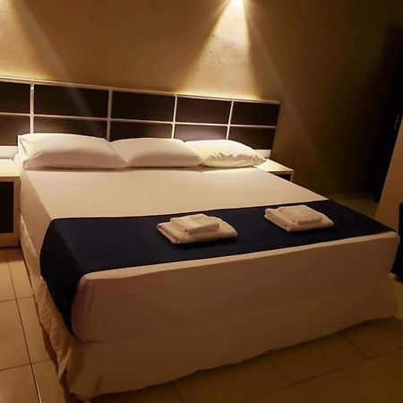 Hotel Llamosas Сиудад дел Есте Екстериор снимка
